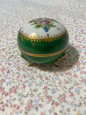 Vintage Herend Hungary Hand Painted 3 Footed Trinket Box